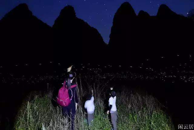 救援聪明的小女生